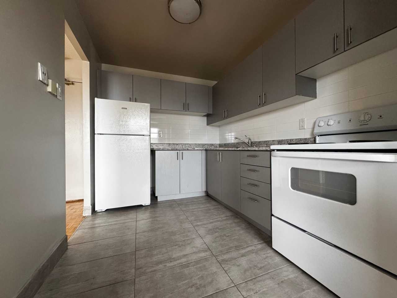 549 - 573 North Service Road - Photo 4 of 19