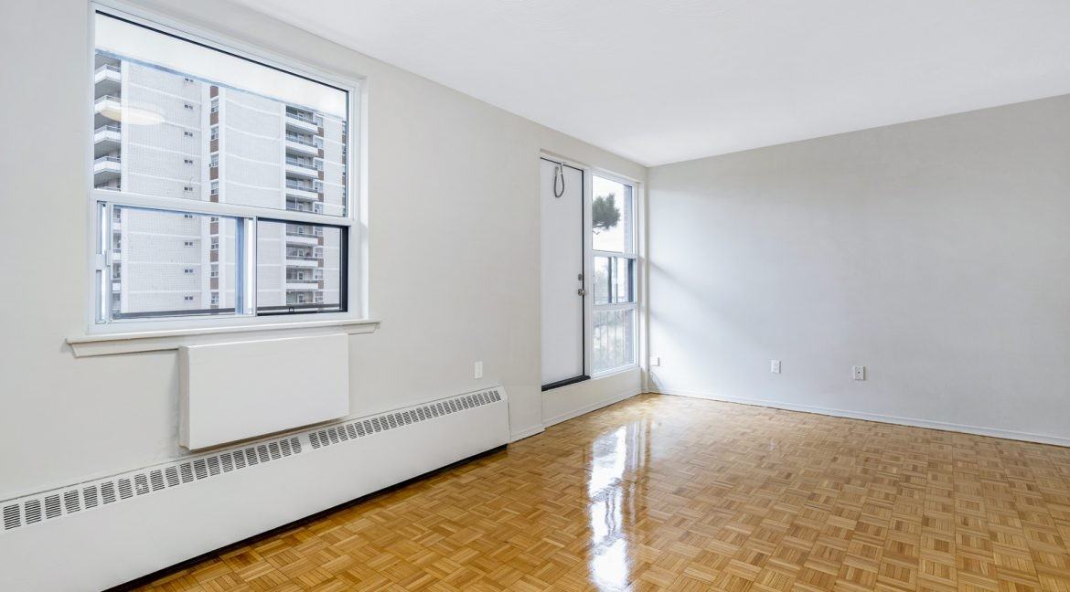 20 Paisley Boulevard West - Photo 6 of 26