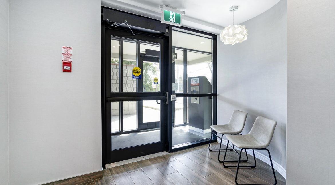 1219 Dundas St West - Photo 6 of 34