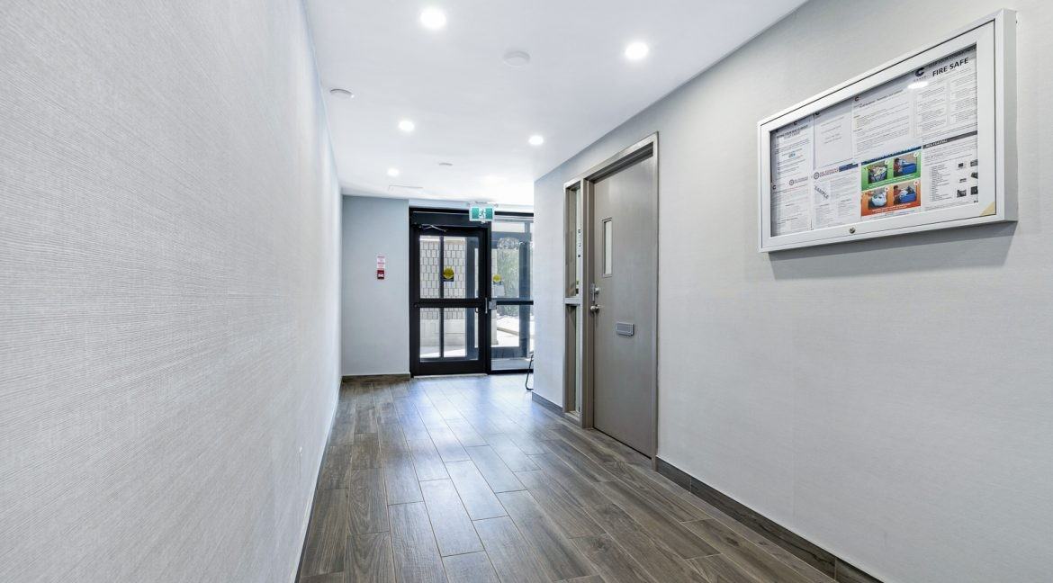 1219 Dundas St West - Photo 7 of 34