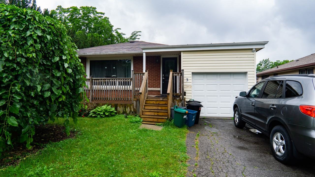 3 Glengarry Road Lower Unit - Photo 2 of 14