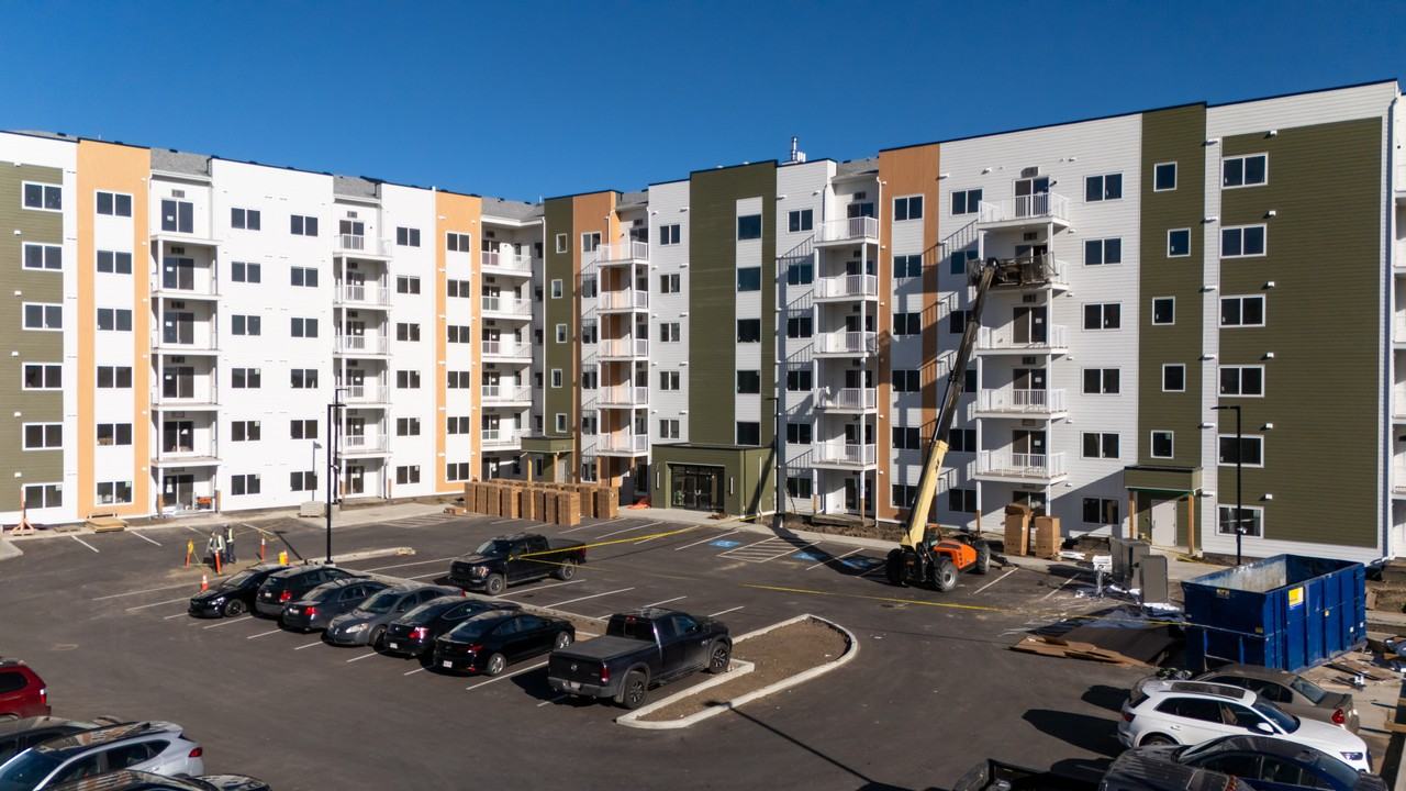 Arlo at High Pointe - Photo 2 of 29