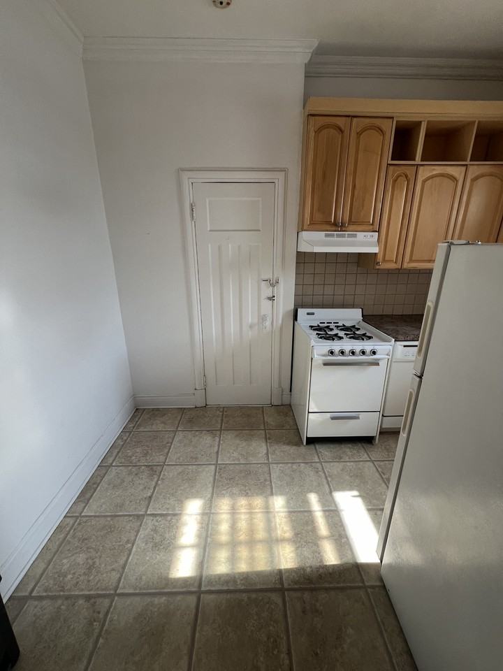 2384 Beaconsfield - Photo 4 of 13