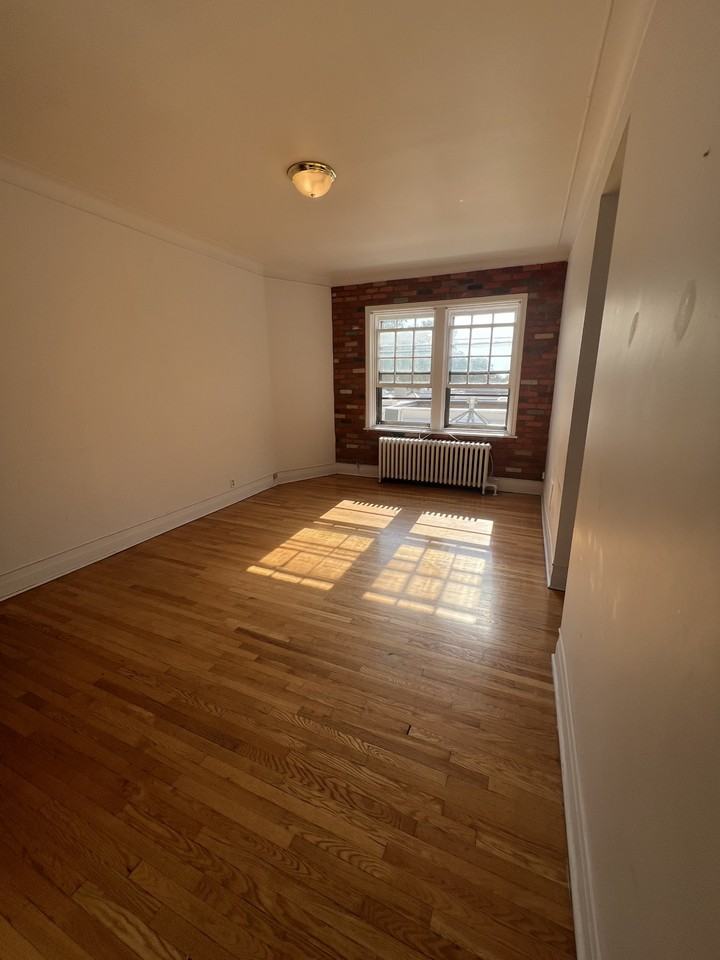 2384 Beaconsfield - Photo 7 of 13