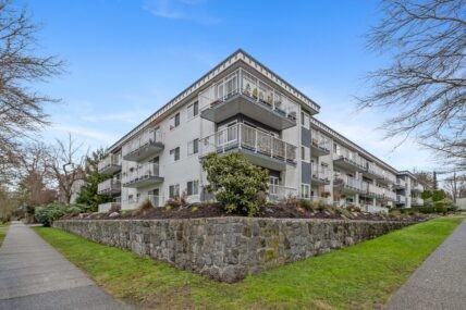 Oxford Manor Apartments - Photo 4 of 16