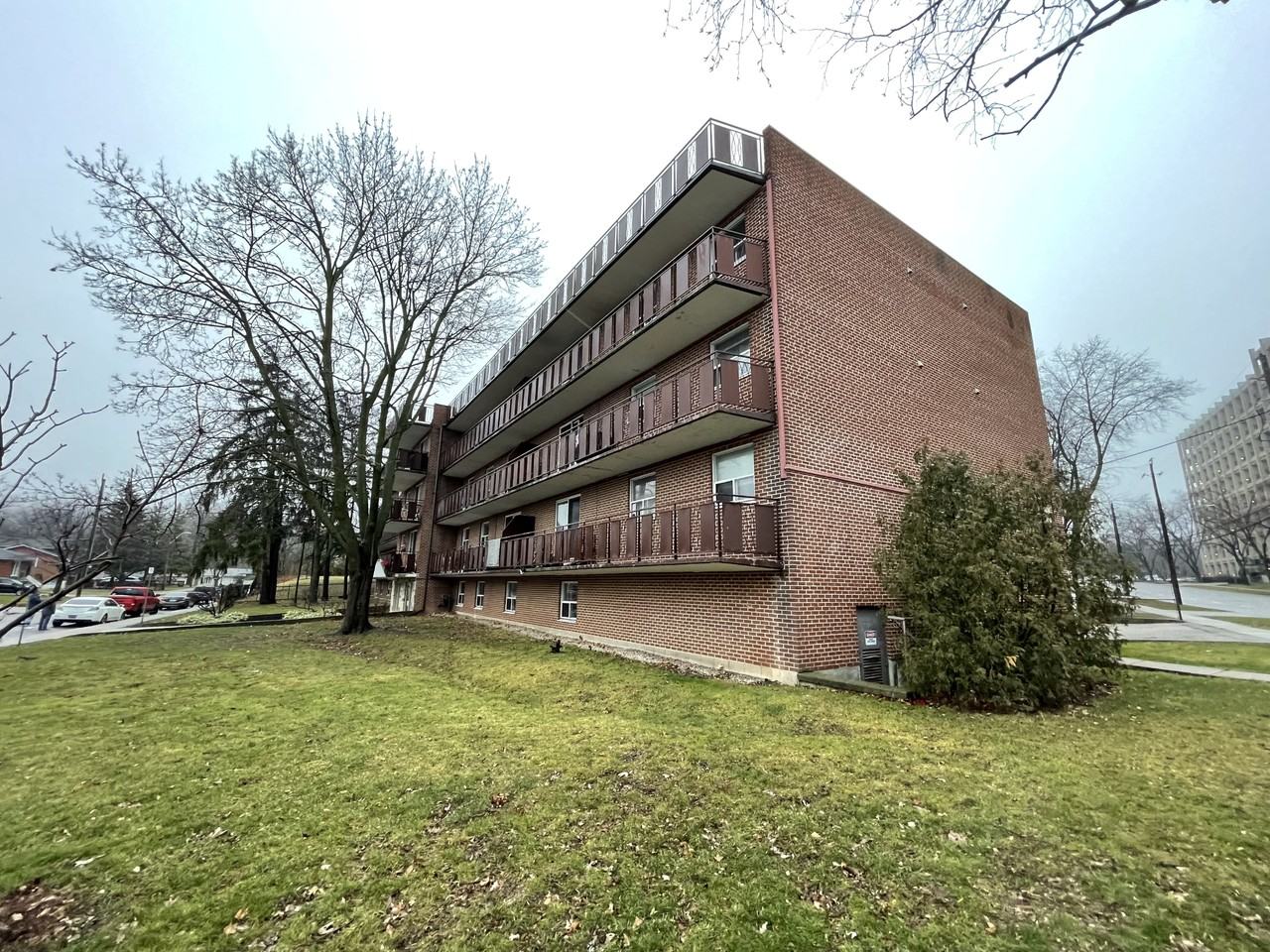 10 Veevers Drive - Photo 2 of 11
