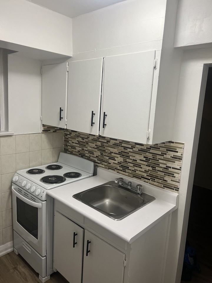 2532 Lake Shore Boulevard West - Photo 2 of 15