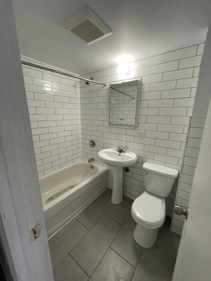 5250 Charleroi - Photo 6 of 6