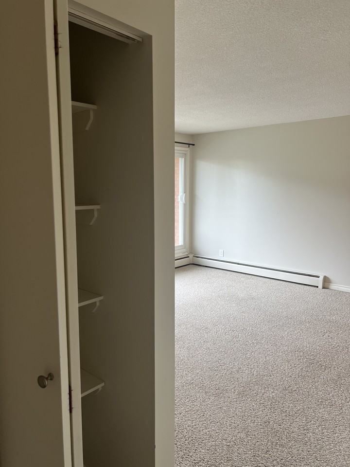 Birchmount Apartment - Photo 6 of 15