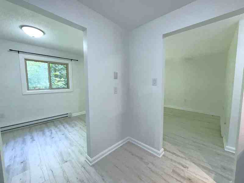 8-20 Evergreen Crt. - Photo 5 of 33