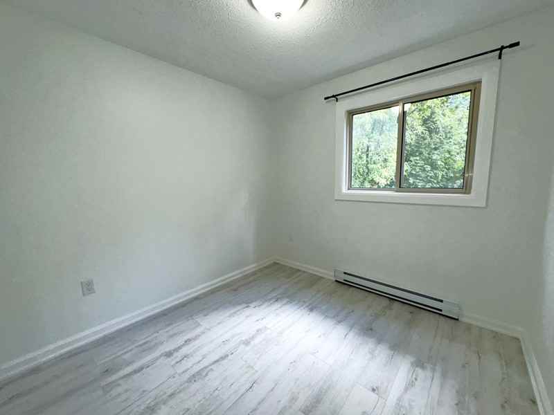 8-20 Evergreen Crt. - Photo 6 of 33