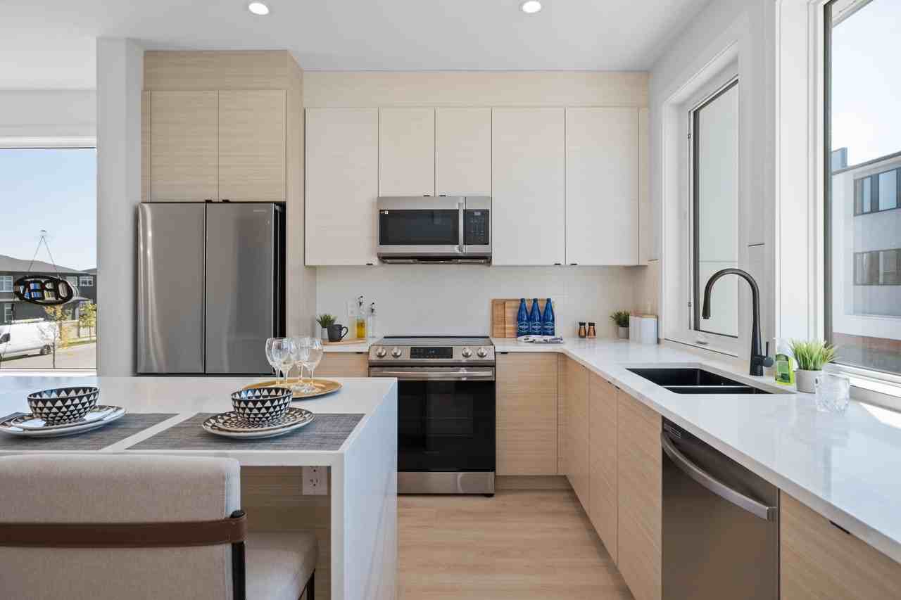 Eve at Erin Ridge - Photo 7 of 50