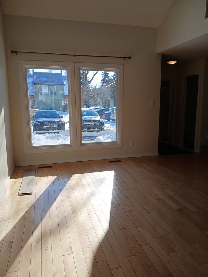 5397 Hillview Crescent - Photo 2 of 25