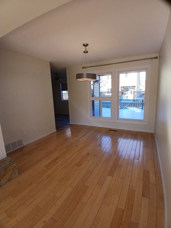 5397 Hillview Crescent - Photo 3 of 25