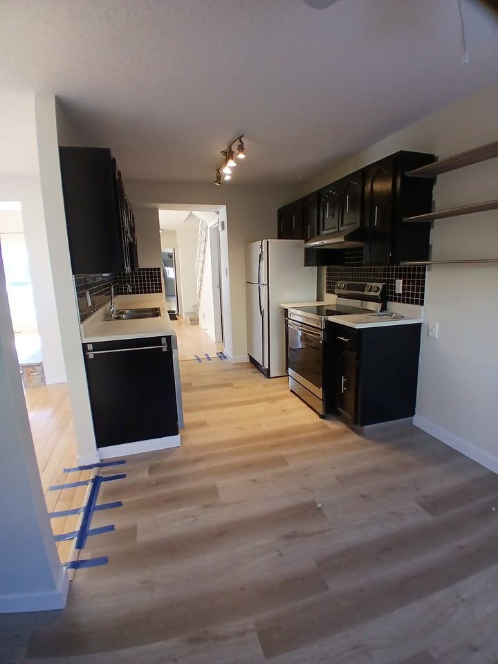 5397 Hillview Crescent - Photo 4 of 25