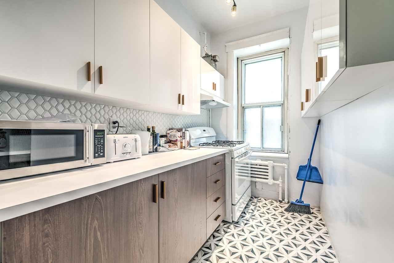 2087 Boul De Maisonneuve O — photo 2