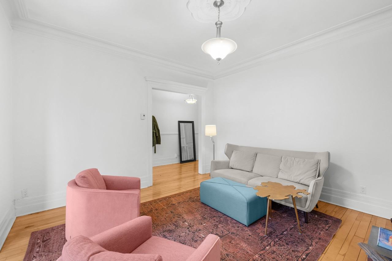 432 Av. Grosvenor - Photo 2 of 18