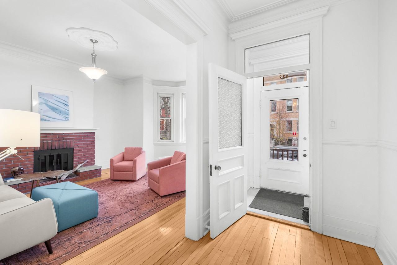 432 Av. Grosvenor - Photo 4 of 18