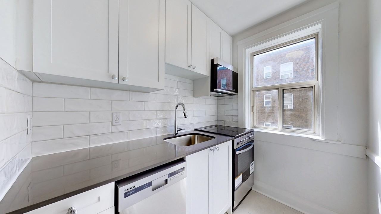 1602 Bathurst Street - Photo 2 of 17