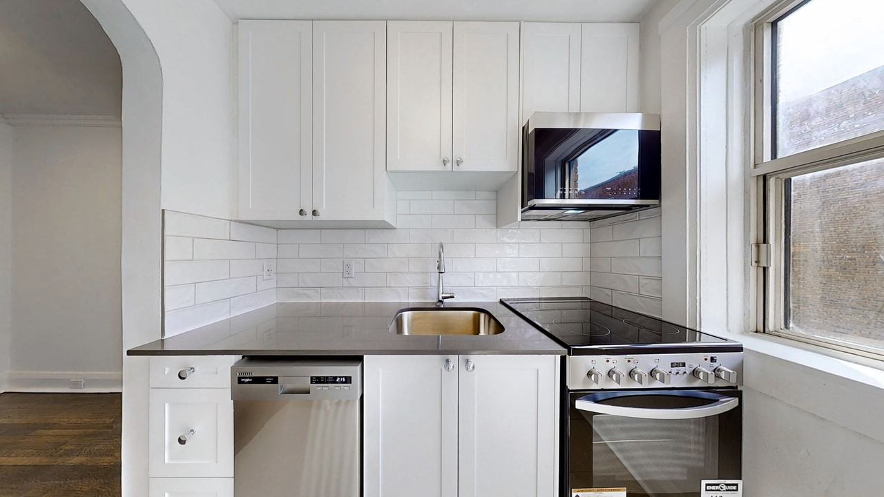 1602 Bathurst Street - Photo 3 of 17