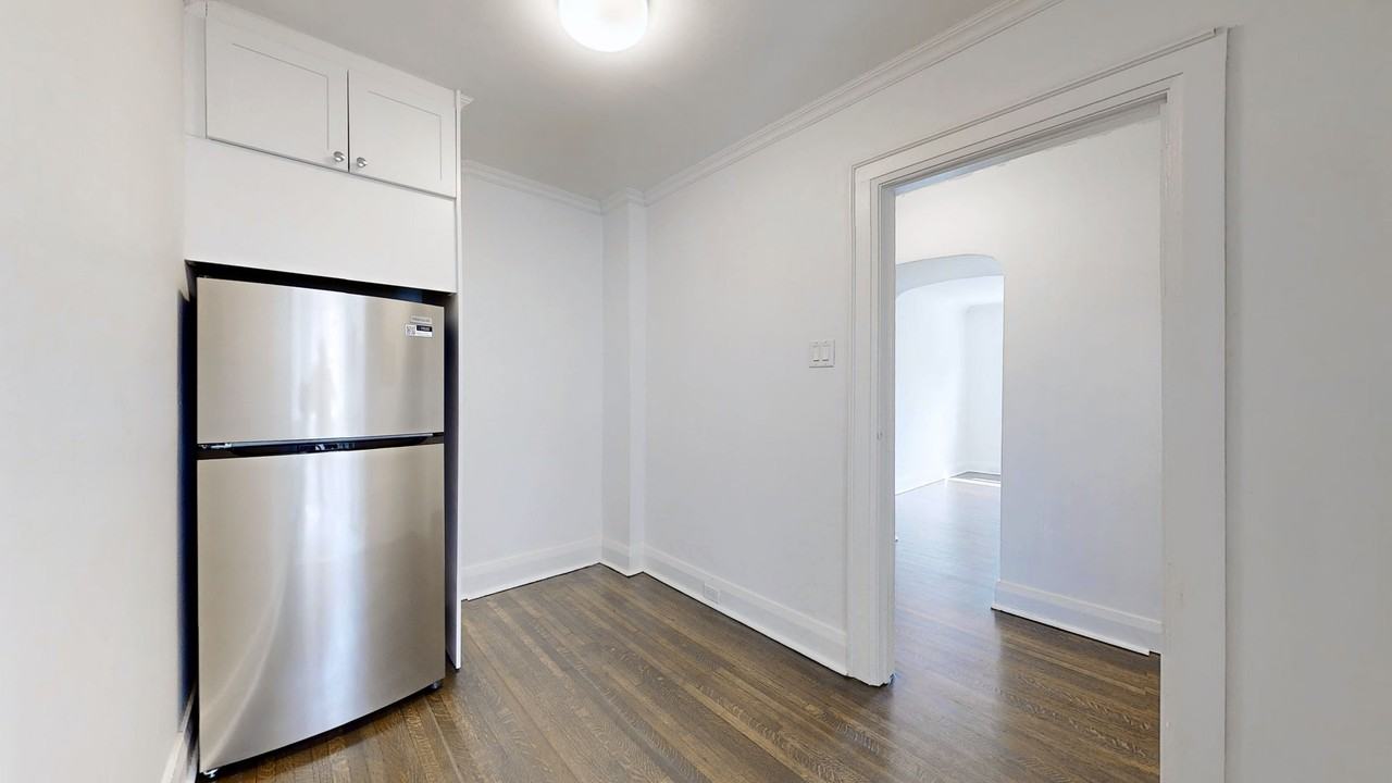 1602 Bathurst Street - Photo 4 of 17