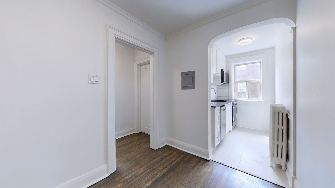 1602 Bathurst Street - Photo 5 of 17