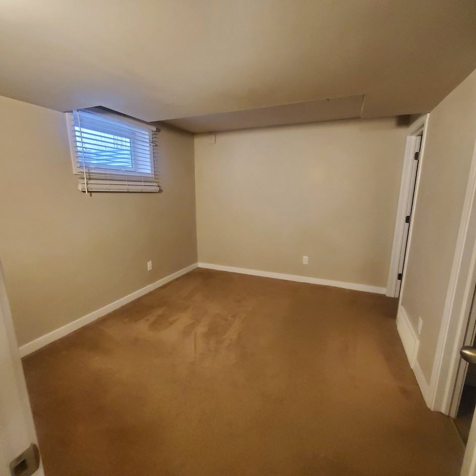 7408 149A Ave Basement Suite - Photo 3 of 19