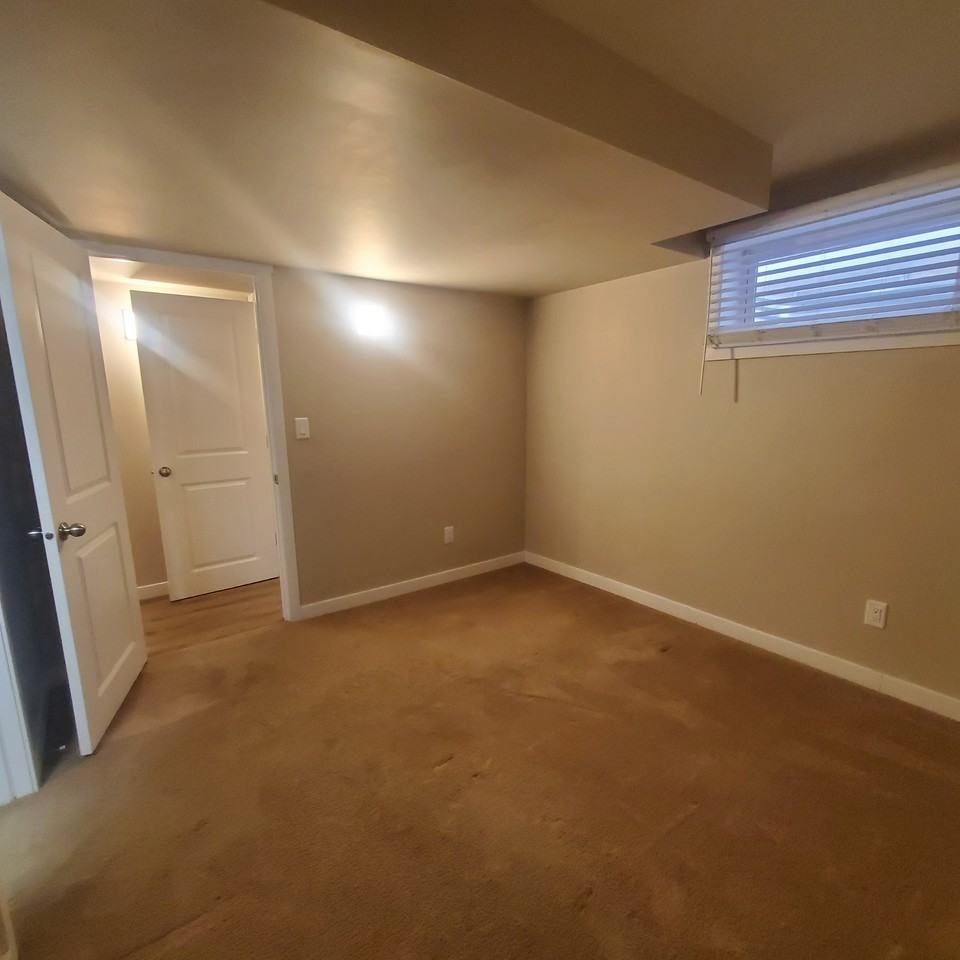 7408 149A Ave Basement Suite - Photo 4 of 19