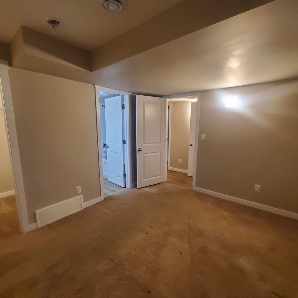 7408 149A Ave Basement Suite - Photo 6 of 19