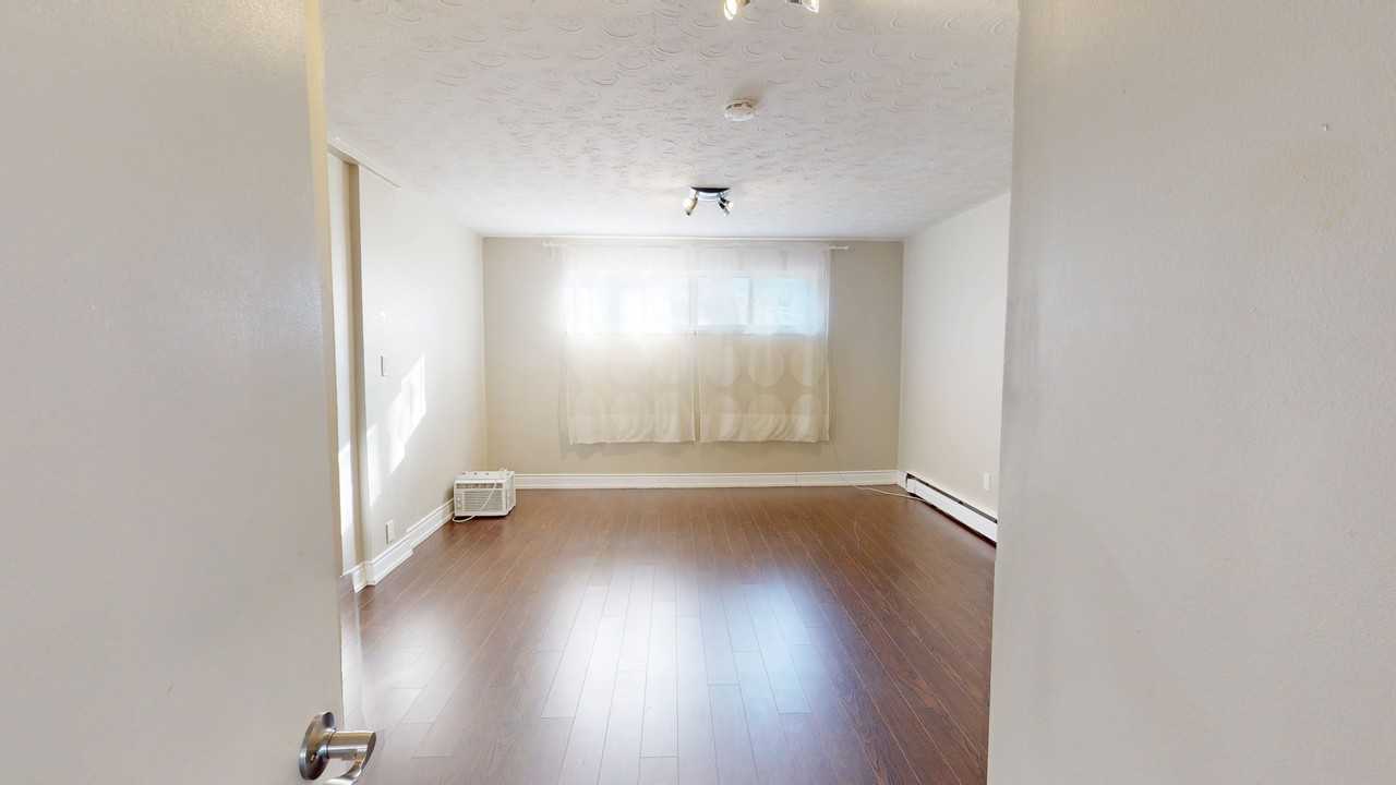 THE QUEENSWAY & PARK LAWN RD - Photo 6 of 26