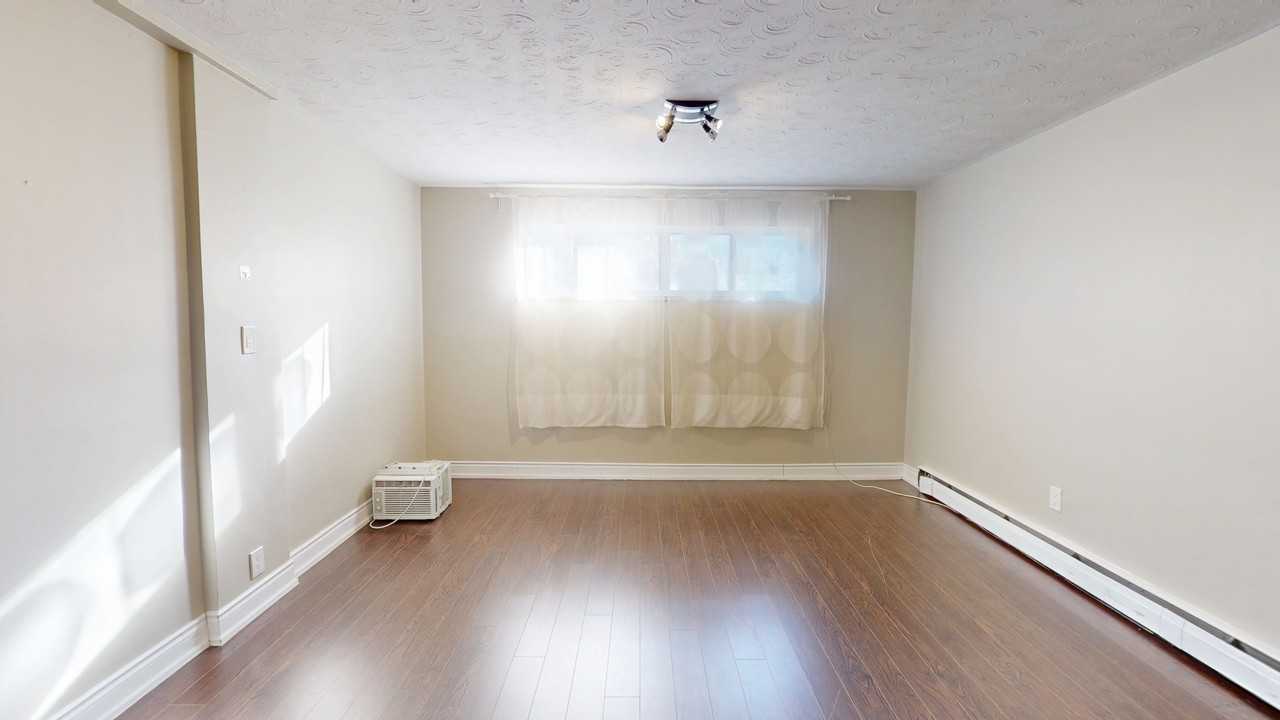 THE QUEENSWAY & PARK LAWN RD - Photo 7 of 26