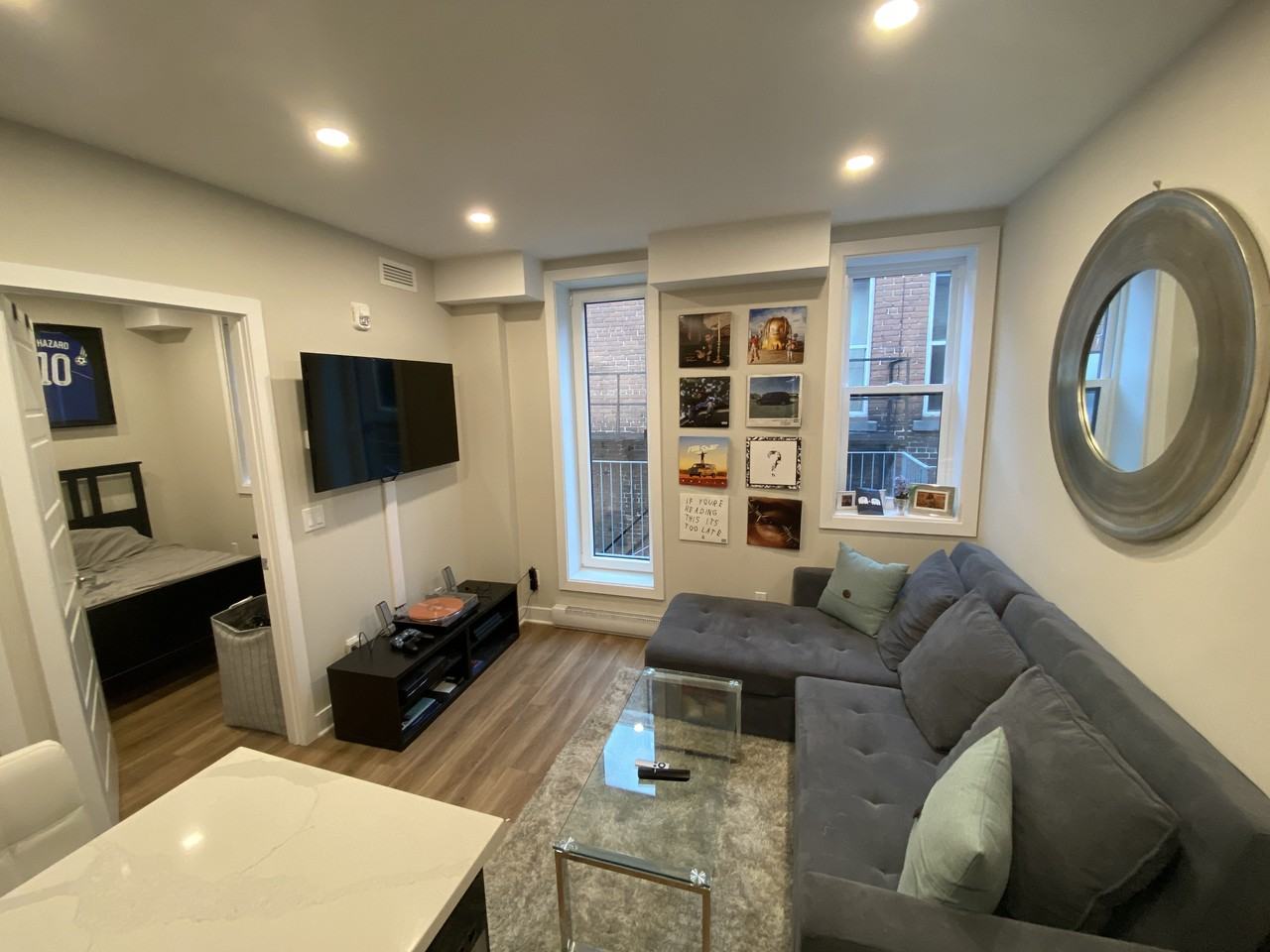 2077 Boulevard de Maisonneuve - Photo 2 of 31