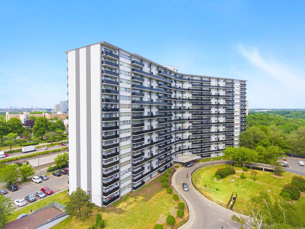 Champlain Towers at 75 Thorncliffe Park Drive - Photo 2 of 10