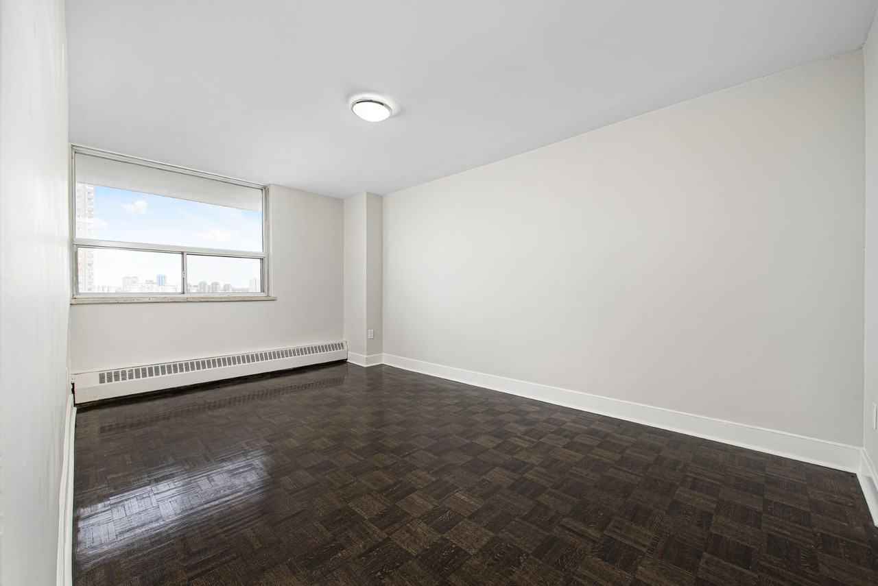 Champlain Towers at 79 Thorncliffe Park Drive - Photo 5 of 11