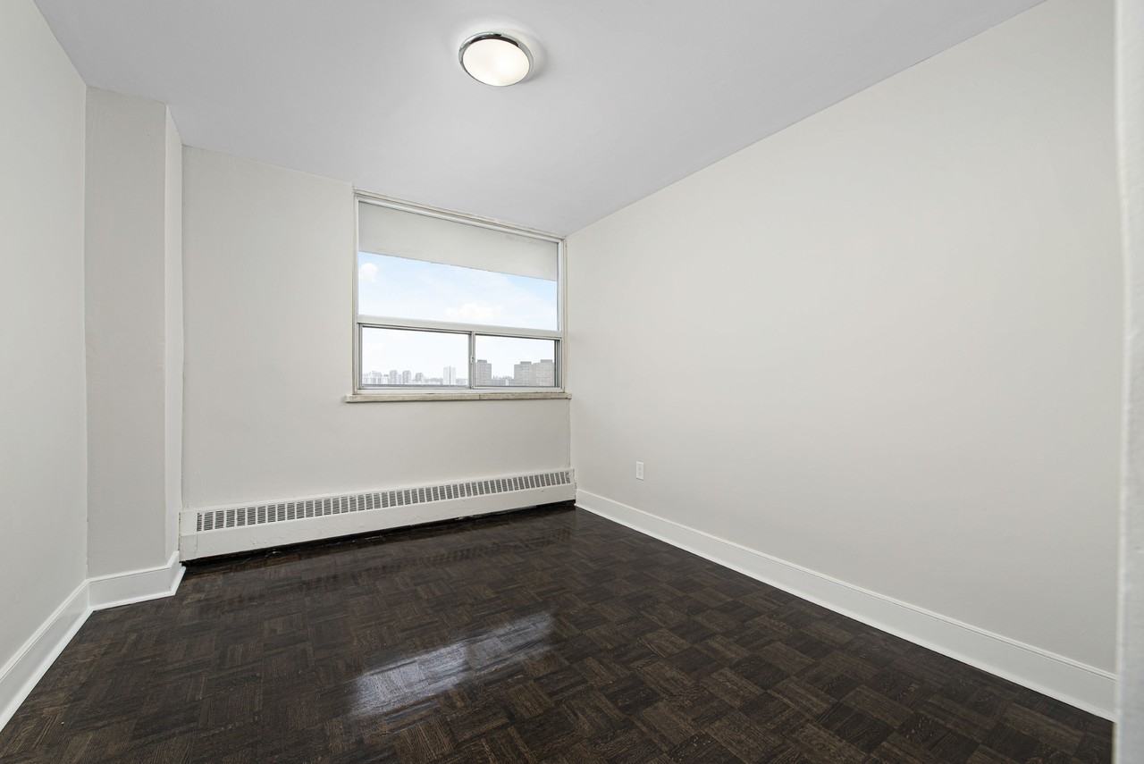 Champlain Towers at 79 Thorncliffe Park Drive - Photo 7 of 11