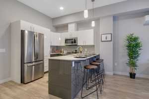 featured image of 220 Aurora Cres