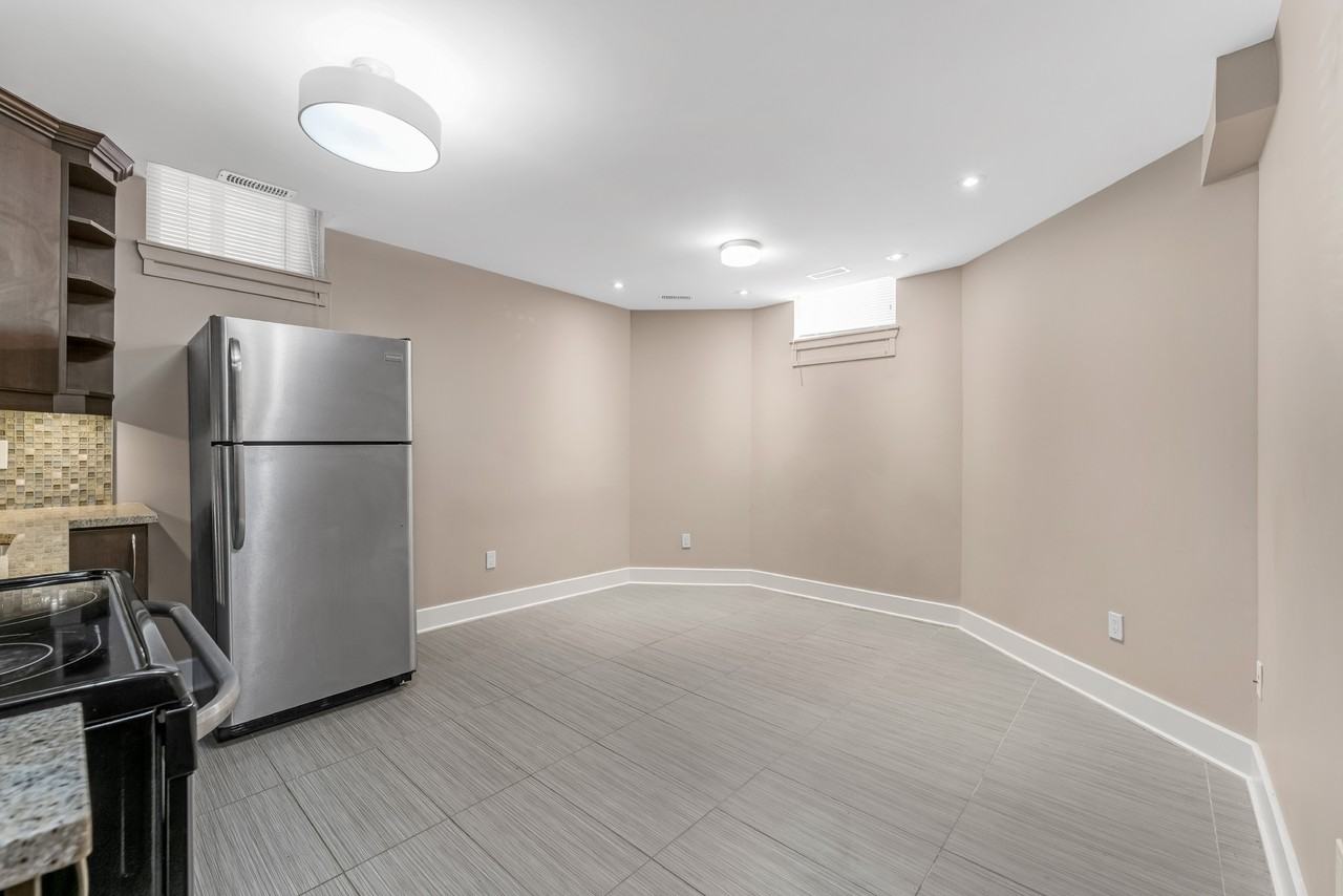 355 Gilmour Street - Photo 4 of 8