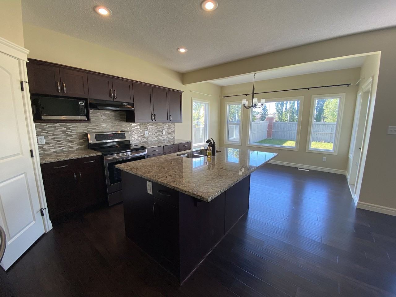 7266 Morgan Road Northwest, Edmonton, Alberta, Canada, T5E 6V7 - Photo 2 of 27