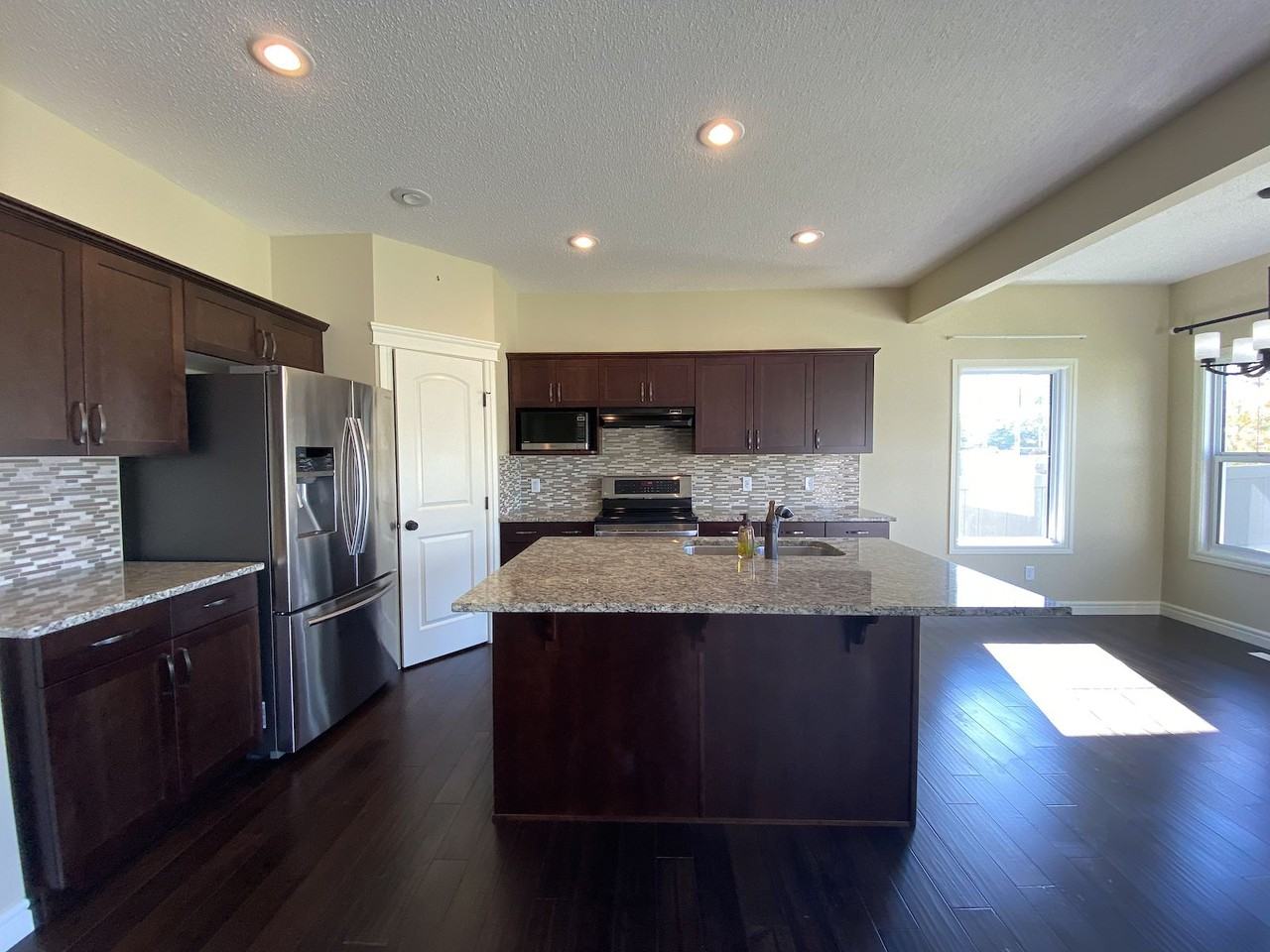 7266 Morgan Road Northwest, Edmonton, Alberta, Canada, T5E 6V7 - Photo 3 of 27