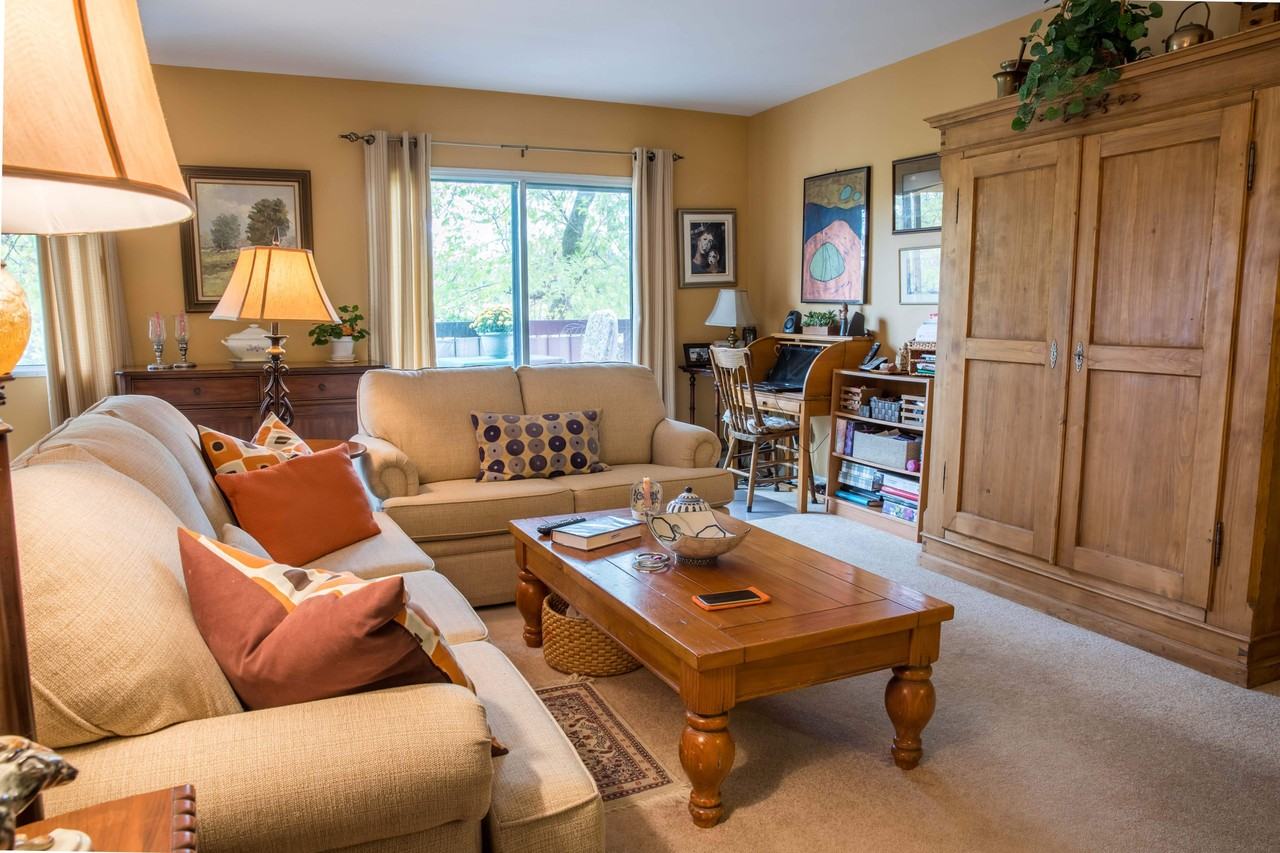 33 Hasting - Photo 3 of 11