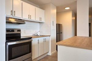 featured image of 99 Place Charles-Le Moyne
