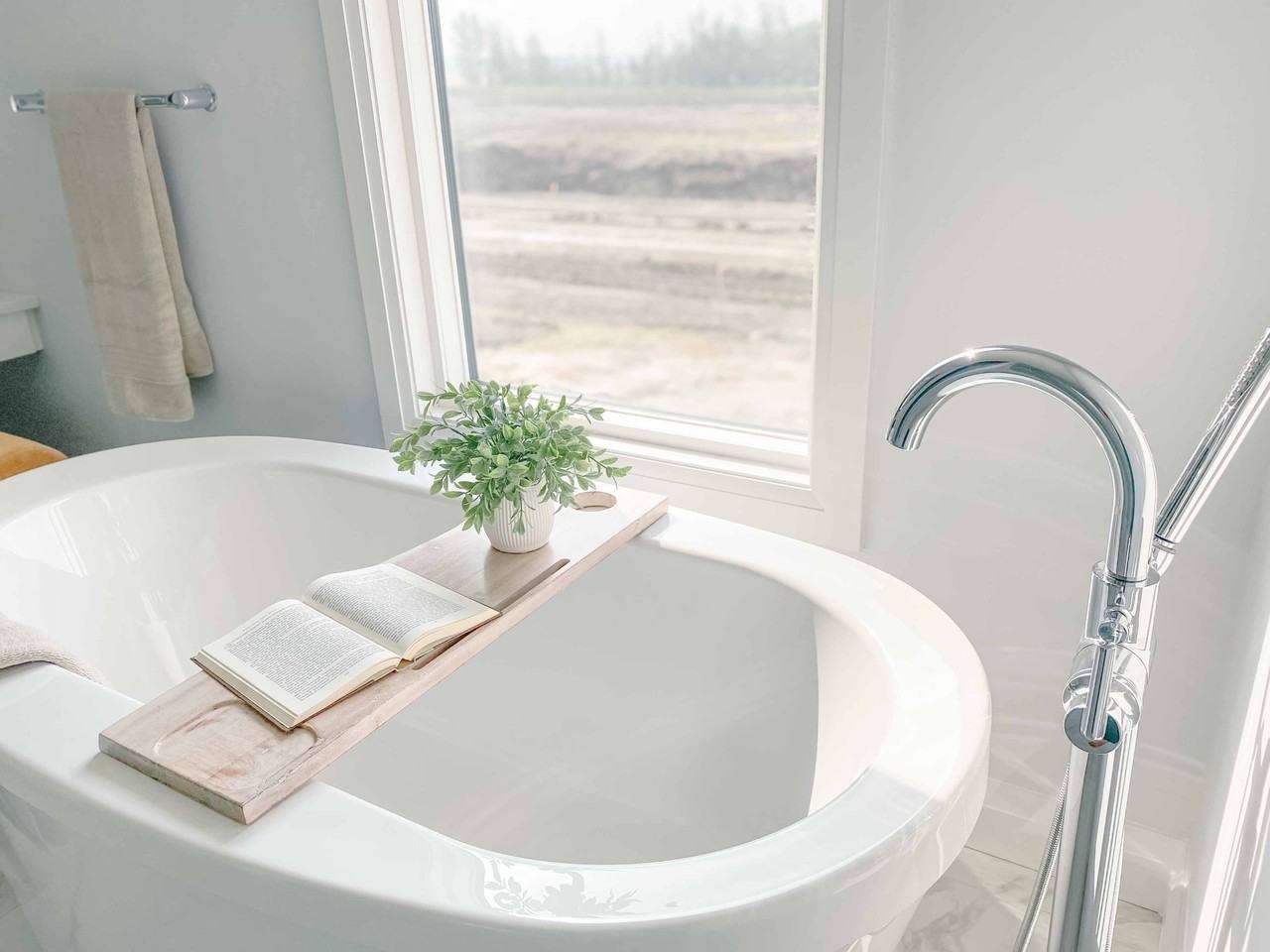 1933 63 Avenue Furnished - Photo 4 of 45