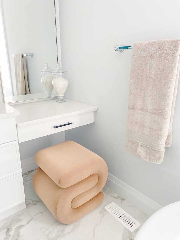 1933 63 Avenue Furnished - Photo 5 of 45