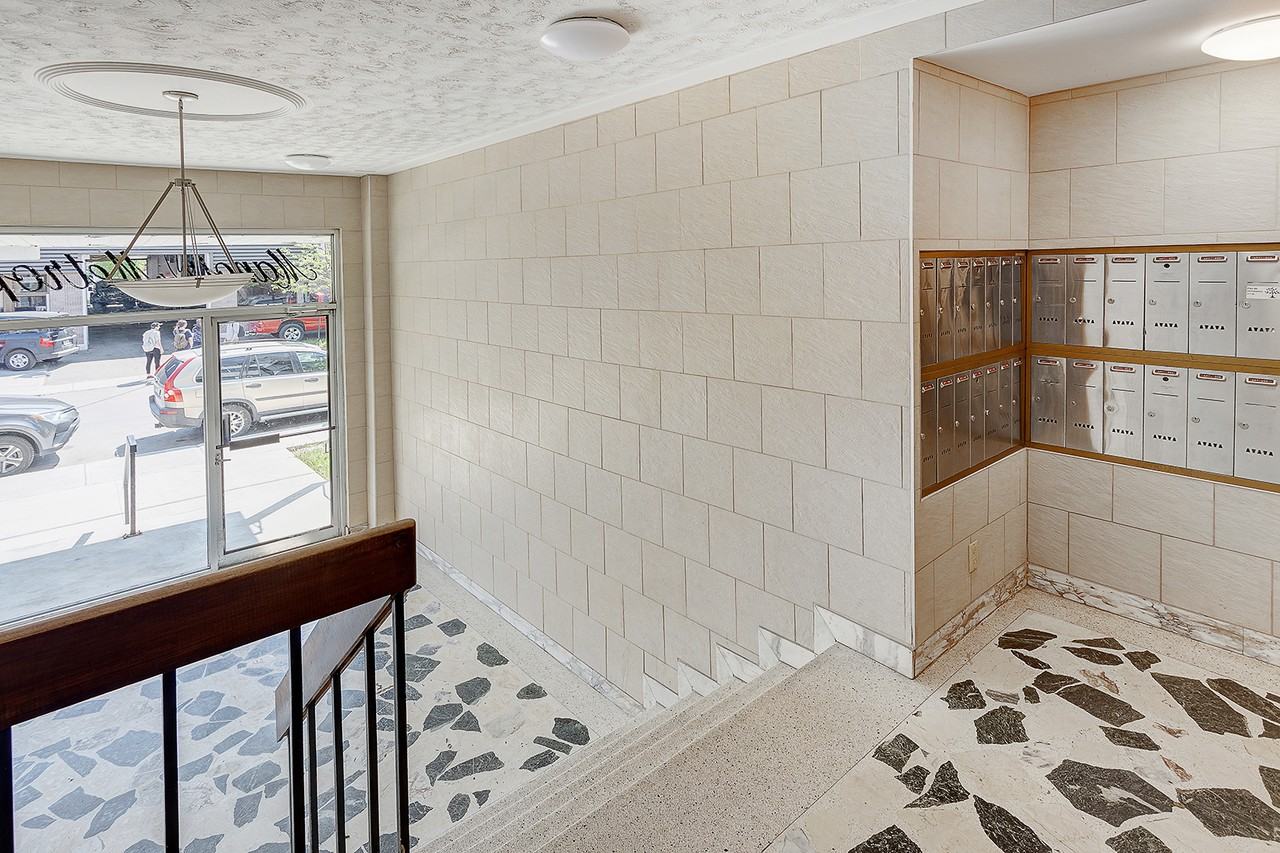 645 Gordon - Photo 2 of 9