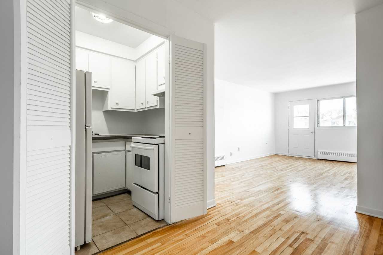 6285-6334 Sherbrooke E. - Photo 3 of 10