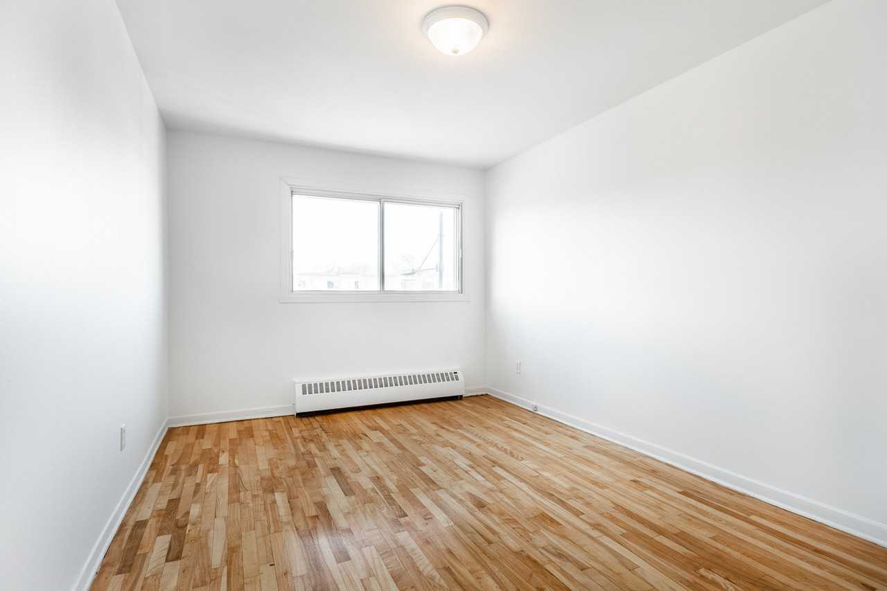 6285-6334 Sherbrooke E. - Photo 6 of 10