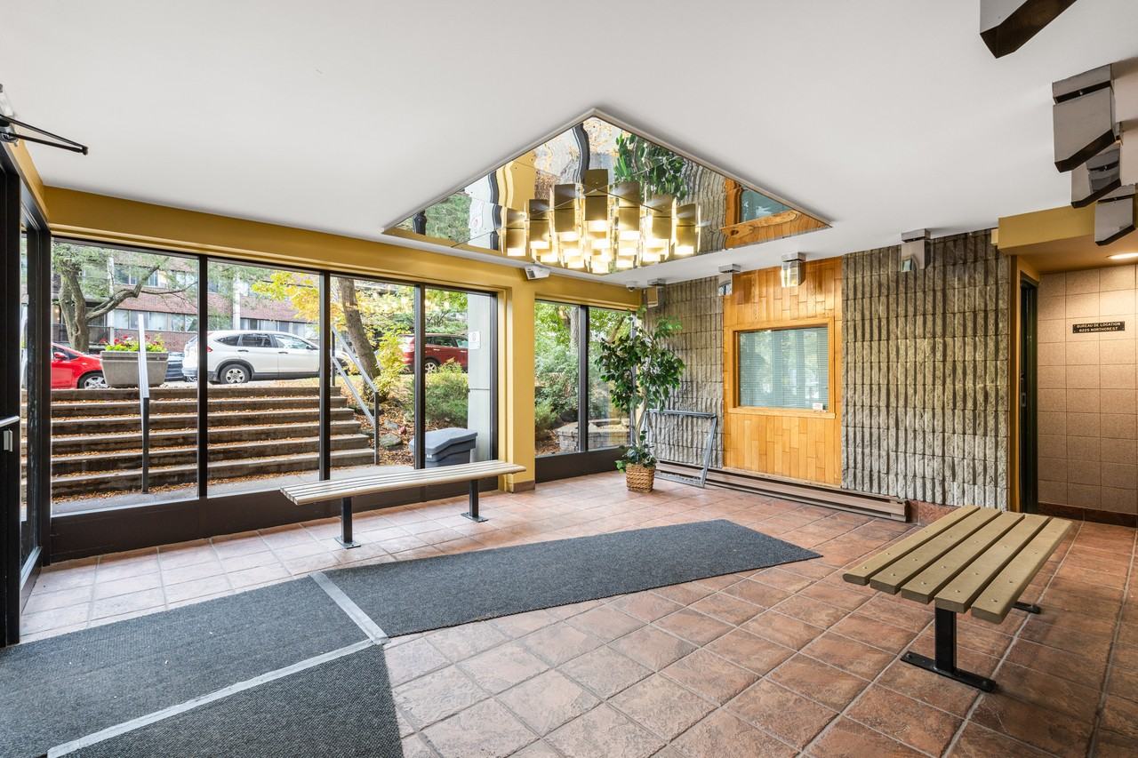 6225 Place Northcrest - Photo 3 of 11