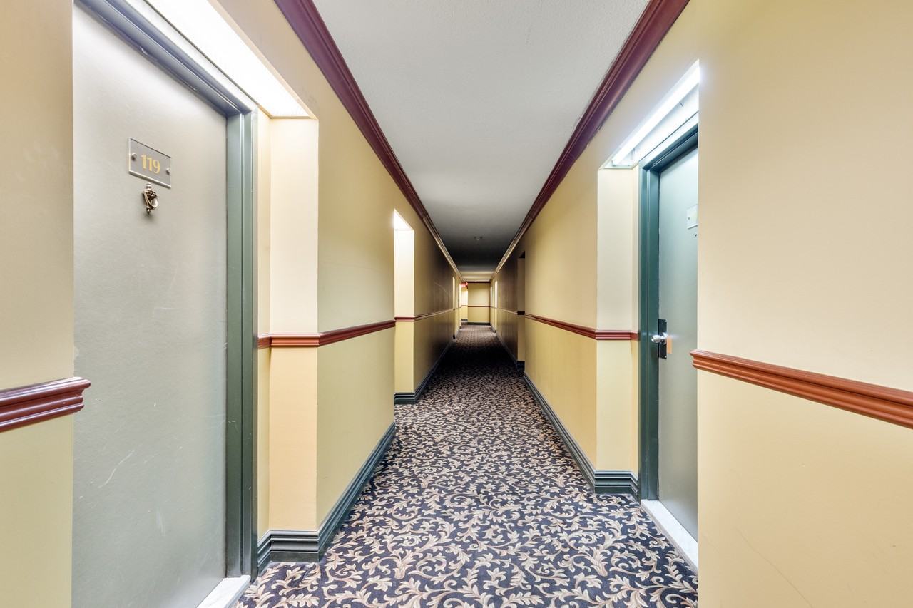 6225 Place Northcrest - Photo 5 of 11