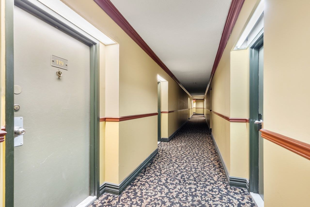 6225 Place Northcrest - Photo 6 of 11