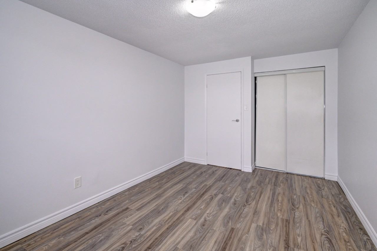 310-320 Kingswood Estates - Photo 7 of 9